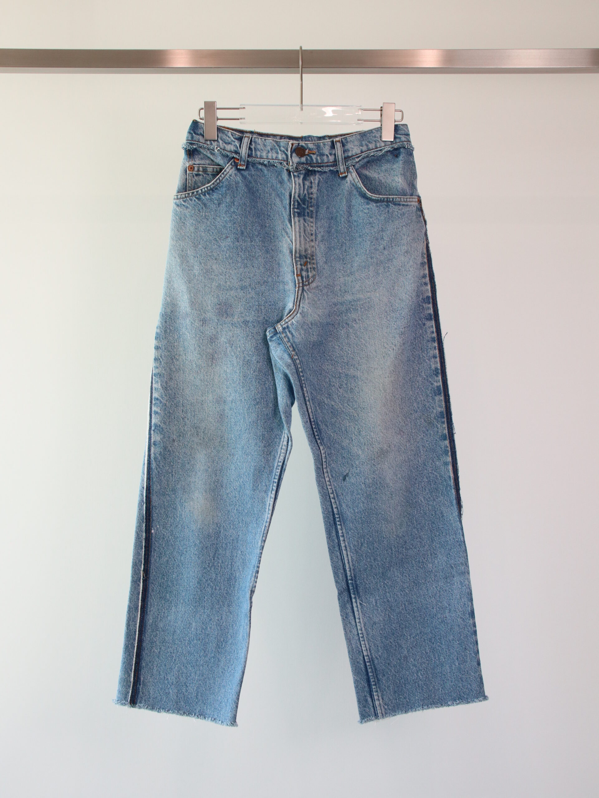 RM LEVIS BT